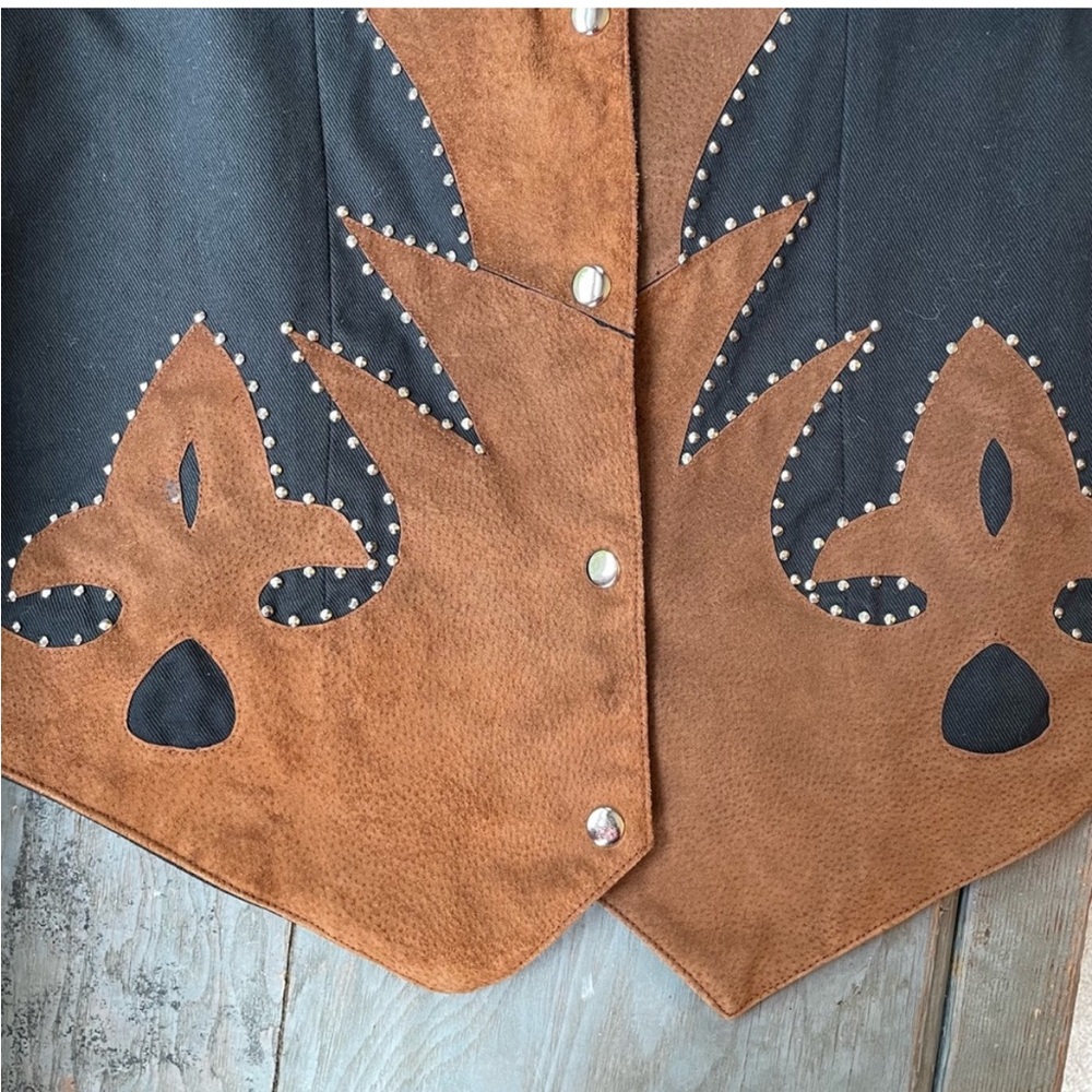 Vintage Roaman’s Western Fringe Jacket
Channel your inner Cowgirl! - Picture 4 of 8